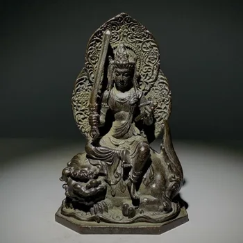 Бодхисатва най-висока през август Пусянь седи на статуя на Буда, един бронзов съд в класически стил, а част от украса статуи на Буда се намира в