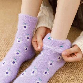 Дамски зимни чорапи Kawaii Плюшени череша Авокадо апликации ягоди Дамски чорапи за сън в Корейски стил, модни чорапи Harajuku Изображение 2