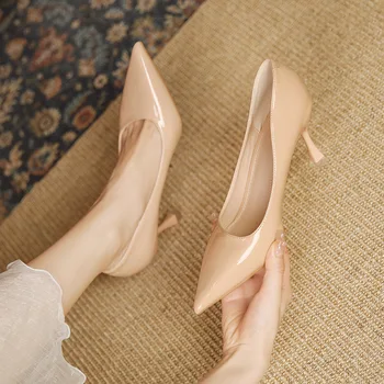 Дамски обувки на тънък ток Пролет 2023, Нови универсални прости модни дамски обувки-лодка с остри пръсти в малкия професионален висок ток