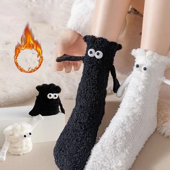 Дамски Чорапи от коралов кадифе с анимационни модел, творческа магнитно привличане, Ръце, Черни, Бели Очи, Чорапи за двойки, Дамски чорапи Ins