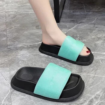 Дебела подметка Позволява на жените да Носят Студени чехли през Лятото на 2022 г. Благодарение на Новата версия на Корейския обтягивающих шлепанцев с малък модел