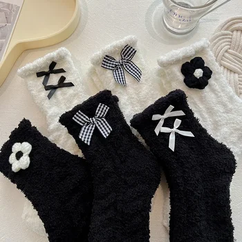 Зимни Топли Сладки чорапи, Дамски цветни чорапи, Пухкави Есенни забавни дебели домашни черно-бели чорапи на пода, Мека дамски чорапи за сън