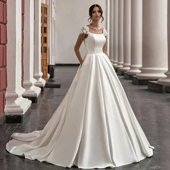 Луксозна сватбена рокля 2024 от великолепния сатен с кръгло деколте и цветя, сватбена рокля трапецовидна форма с ръкави-шлейфами и джобове Robe De Marie