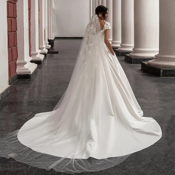 Луксозна сватбена рокля 2024 от великолепния сатен с кръгло деколте и цветя, сватбена рокля трапецовидна форма с ръкави-шлейфами и джобове Robe De Marie Изображение 2