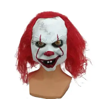 Маска на клоун с червена главата на Хелоуин, къща с Духове страна в задната част на стаята, ужасна, ужасна латексова маска на клоун-призрак