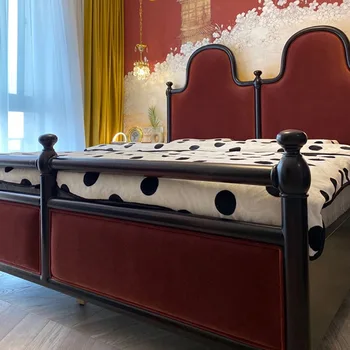 Френската ретро-двойно легло от стария Париж, меко легло от масивно дърво, легло с висока облегалка, легла с американската римска колона, лека луксозна спалня