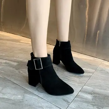 Черна работна обувки с остри пръсти, женски ботильоны, кафяви къси дамски обувки на много висок ток, велурени ботильоны в готически стил. Изображение 2
